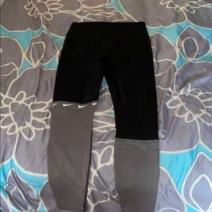 Black and gray Nike leggings